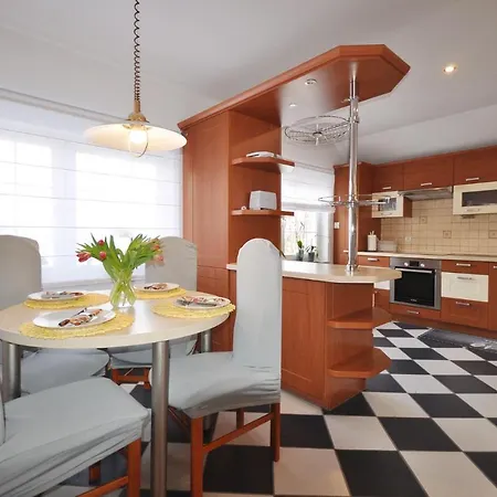 Lägenhet Family First