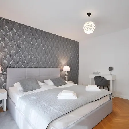 Family First Apartamento